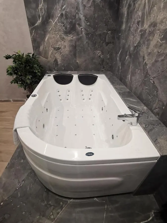 Jacuzzi Apartment Main Square Krakau