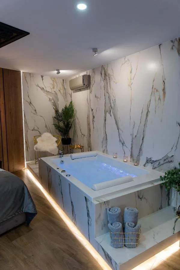 Jacuzzi Apartment Main Square Krakau