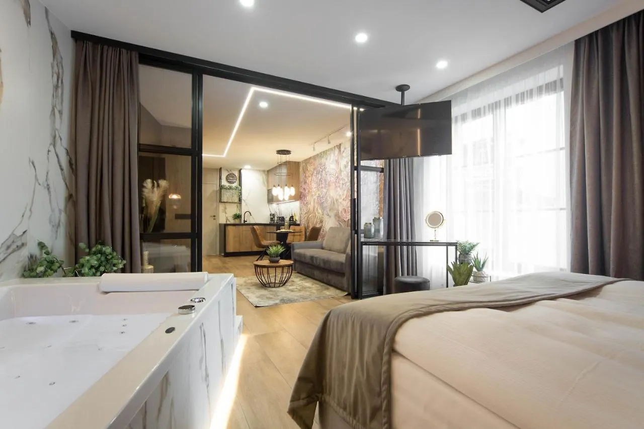 Jacuzzi Apartment Main Square Krakau