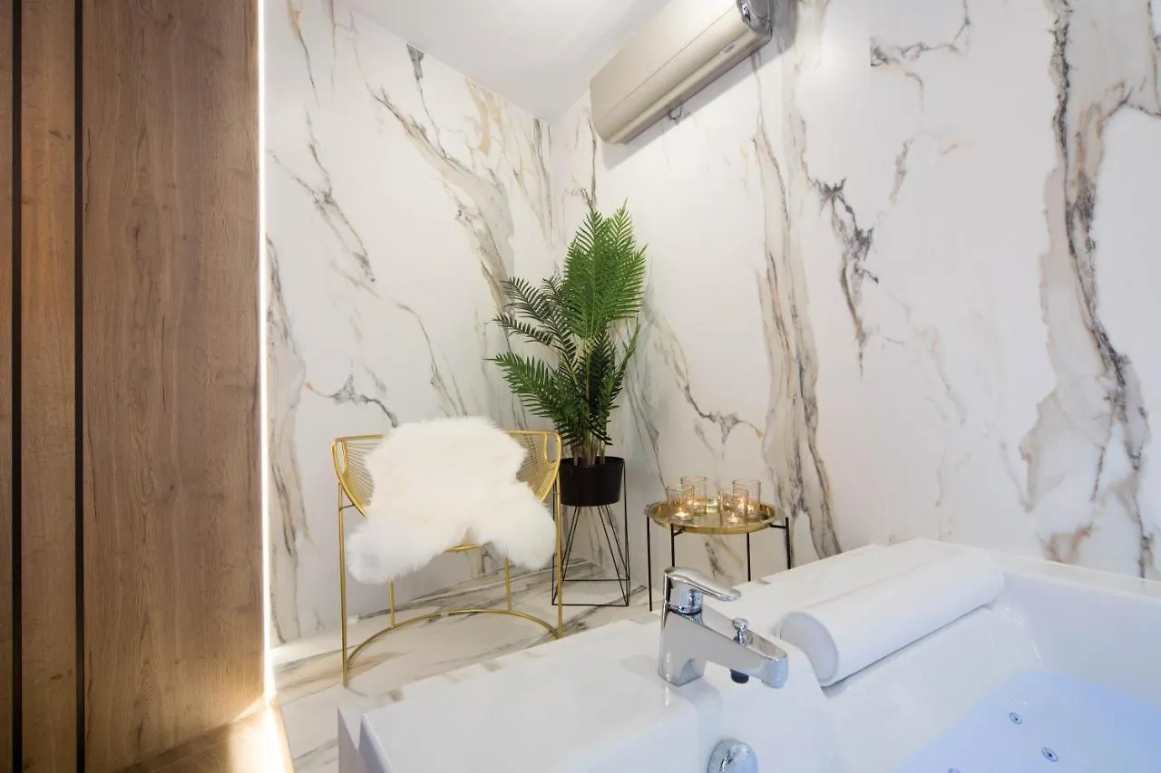 Jacuzzi Apartment Main Square Krakau